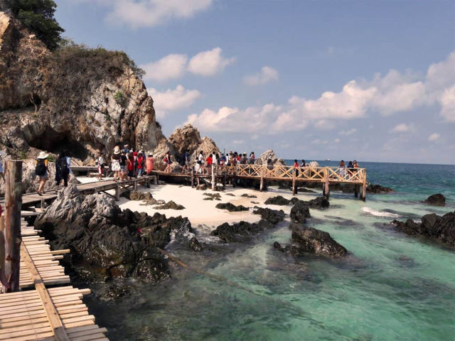 🌊🍜 SI RACHA WEEKEND ESCAPE: Seafood Feasts & Island Adventures! 