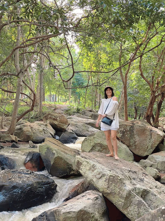 น้ำตกลับๆ บรยากาศดีๆ ที่เทพสถิต ชัยภูมิ