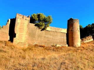 กำแพงล้อมรอบของ Daroca เป็นตัวอย่างที่เป็นเอกลักษณ์ของสถาปัตยกรรมทางการทหารของสเปน เนื่องมาจากความยาว รูปแบบ และความหลากหลายของช่วงเวลาการก่อสร้าง