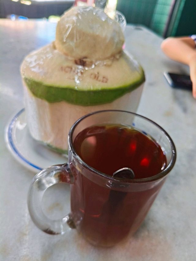 Discover Traffic Light Coffee Shop – Yong Peng’s Beloved Local Eatery