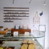 清邁大學旁充滿設計特色的早餐店， Flour Flour