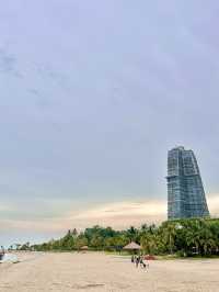 Golden Hour at Forest City—An Evening Walk Between Sea and Skyline 