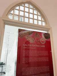 💎 Ratna Sari Gallery: Dazzling Display of Malaysia’s Cultural Jewels