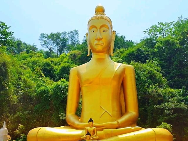 วัดป่าสว่างบุญ สร้างขึ้นบนพื้นที่กว่า 400 ไร่ 