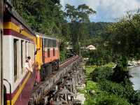 สัมผัสประวัติศาสตร์บนรางรถไฟเหนือน้ำแคว