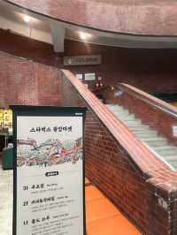 🎀🛍️종로 광장시장 카페, 전통과 현대의 공간 스타벅스 광장마켓점