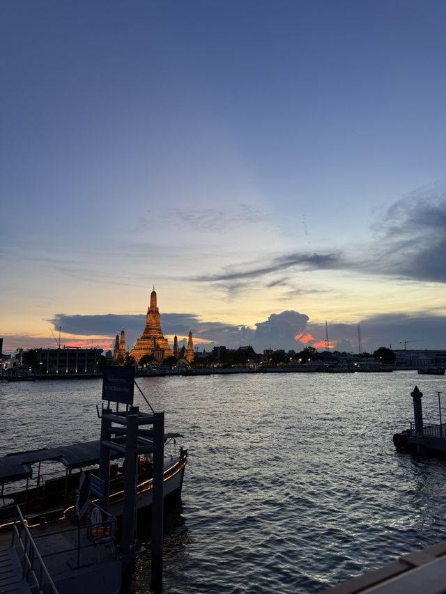 Riva Arun Hotel- Best Spot Overseeing the Temple of Dawn 