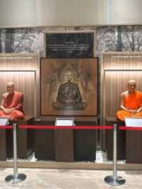 กราบสรีระหลวงพ่อวัดดัง สิงห์บุรี