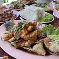 ล่องเรือดูนกอินทรีย์ กินอาหารซีฟู๊ดที่ตำมะลัง สตูล