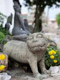 静かに見守る、動物たちの石像たち🦁🐘⛩️