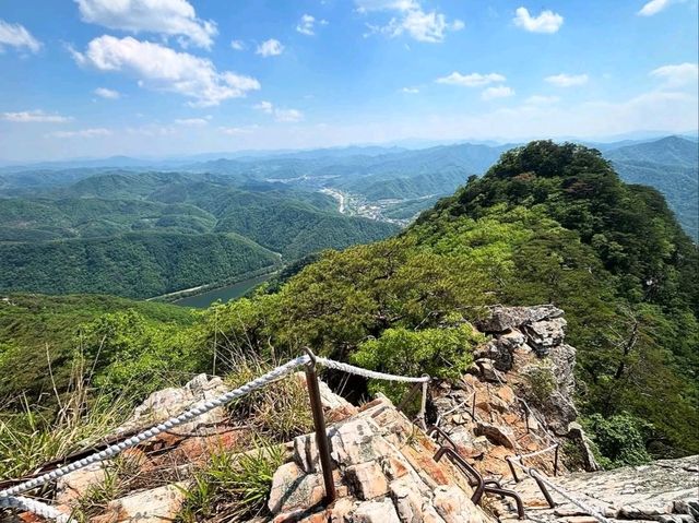 Lake Views, and a Stair Party in Chuncheon