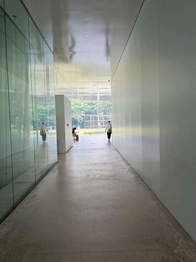 穿越當代藝術，金澤〔21世紀美術館〕漫遊🎨