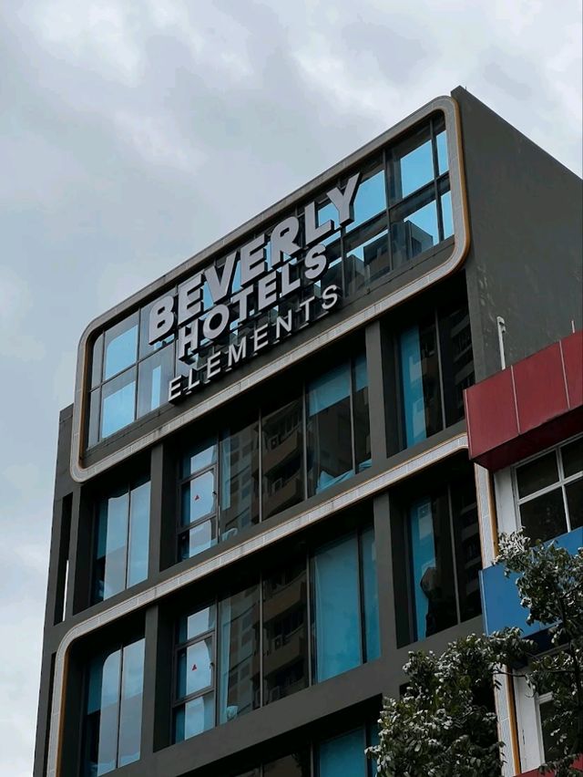 “Cozy Clean Convenience by Lavender MRT”