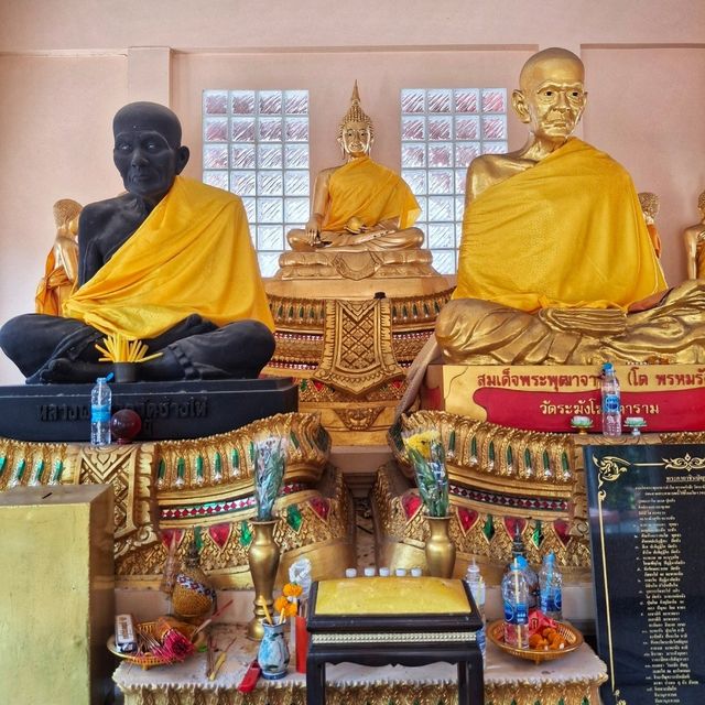กราบขอพรหลวงพ่อสิทธิชัยและชมจิตรกรรมฝาผนัง