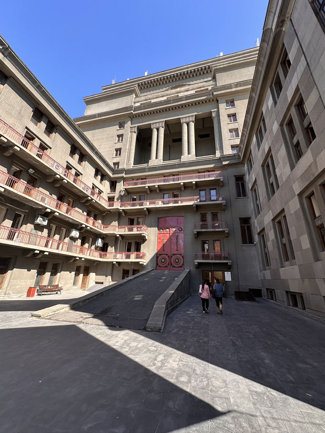 【Yerevan Opera Theatre／エレバン歌劇場｜“文化の鼓動が響く円形の殿堂”】
