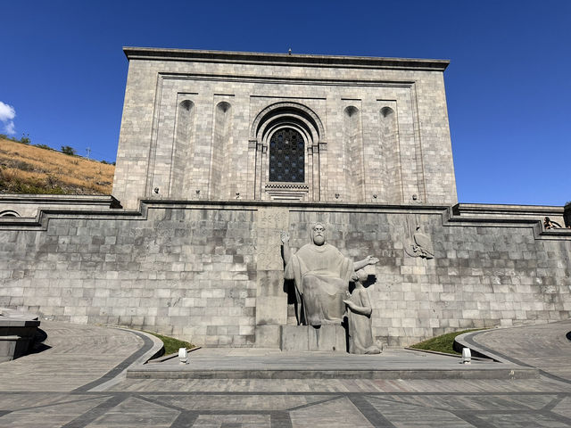 【Matenadaran／マテナダラン｜エレバン“古写本の要塞に眠る人類の知の泉”】