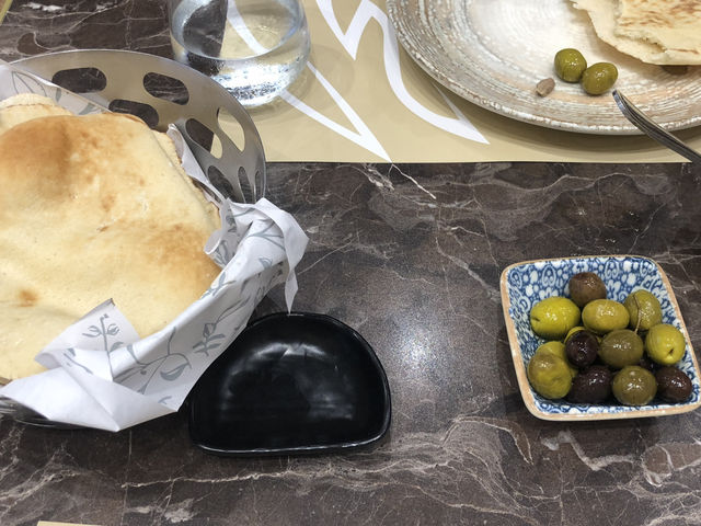 🍽️ 두바이 몰에서 만나는 레바논 정통 맛집, 알 할랍 (Al Hallab)