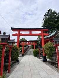 📍三光稲荷神社｜戀愛運與美照兼得的紅色奇蹟⛩️❤️