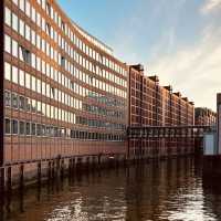 Nikolaifleet at Twilight: Hamburg’s Hidden Maritime Time Capsule