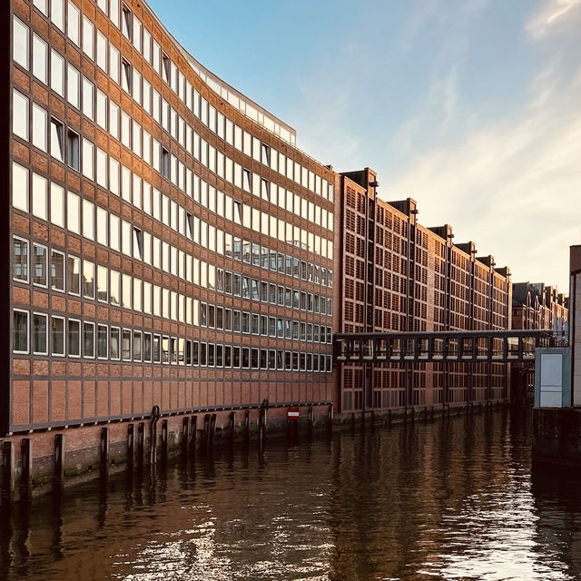 Nikolaifleet at Twilight: Hamburg’s Hidden Maritime Time Capsule