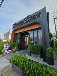 Juicy Steaks & Cozy Vibes at Meats & Beans, Hatyai
