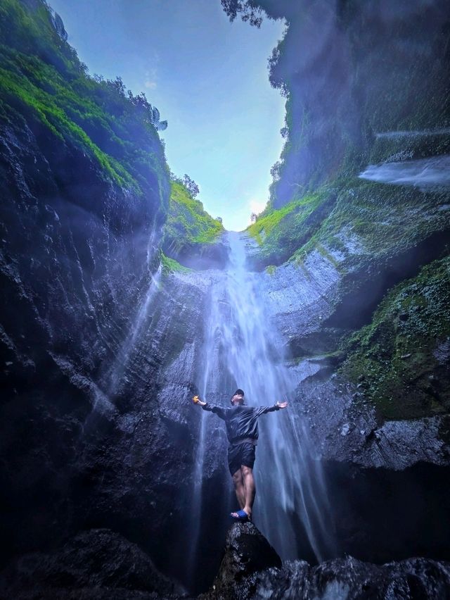 วิธีเดินทางไป Madakaripura Waterfall