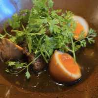 ทิวา & รษา Thai Kitchen and Café แบบสดใหม่ 