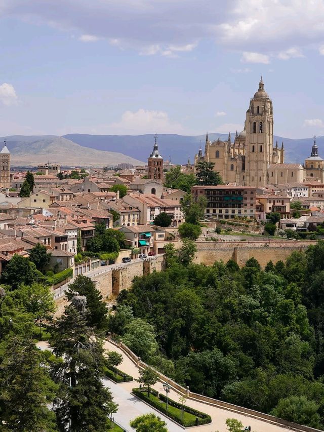 Segovia’s Serving Fairytale Feels & Crispy Pig Dreams
