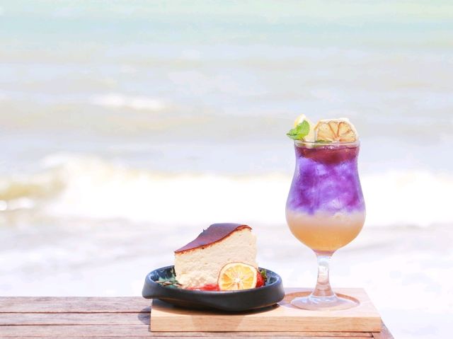Holiday Specialty Coffee and Beach Bar 