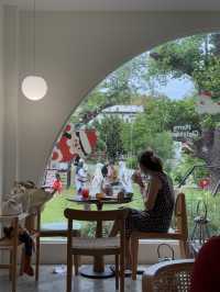 Botany Cafe - คาเฟ่สีขาวกลางสวน จิบกาแฟในวันสบายๆ