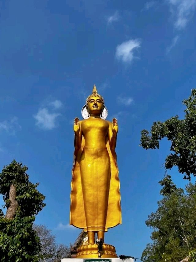 แวะมาดูทิวทัศน์หลักล้านที่วัดเขาสุวรรณประดิษฐ์กัน