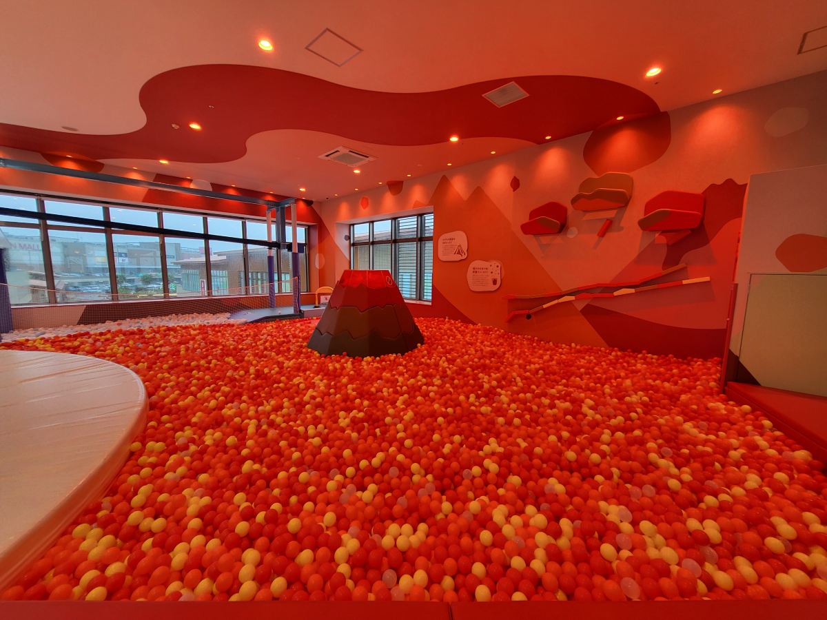 Oasis for Family Fun at the Shopping Mall: CHIKYUU NO NIWA at