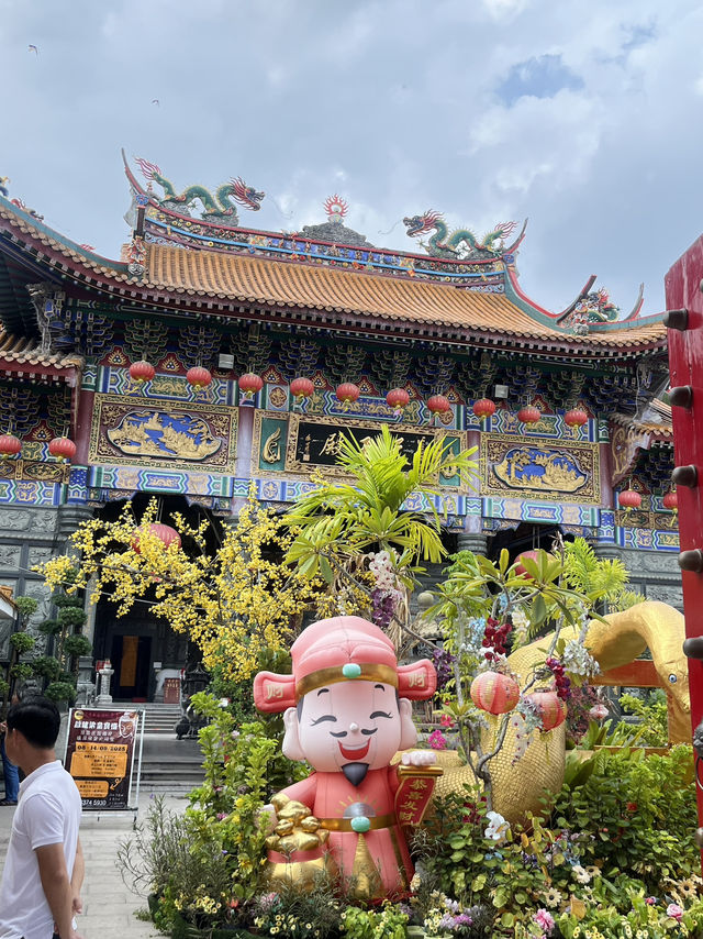 🛕 Serenity in the Heart of Klang: Kwan Imm Temple Hidden Among Timeworn Walls