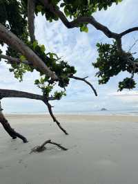 หาดทรายขาว กว้างๆ ยาวๆ ที่แหลมแม่พิมพ์ ระยอง
