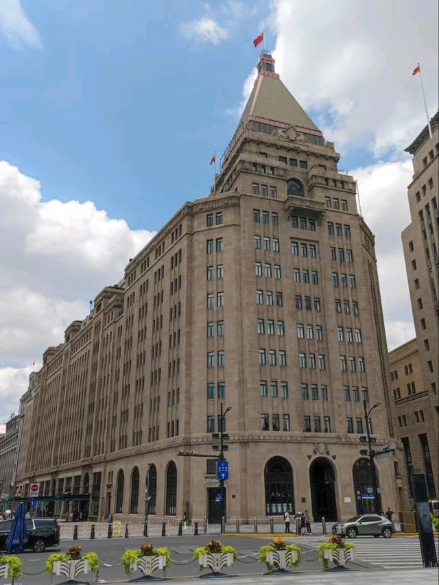 Where Old Meets New: The Shanghai Bund