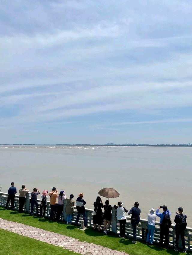 Yanguan Ancient Town – Where the Qiantang River Writes History with Tides