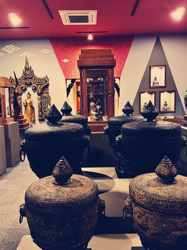 The Rong Suea Ten Temple, museum 