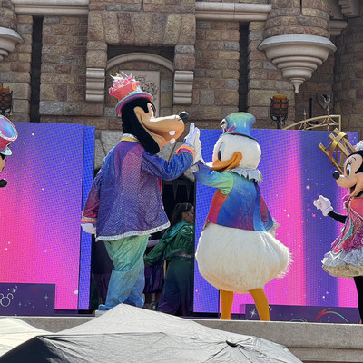 Disney - 香港ディズニー♡ルミエール ライト 香港ディズニーランドの夜空に照らすサーチライト #hkdisneyland