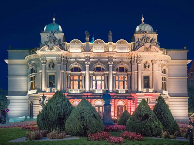 【宮殿のような劇場で芸術に浸る】スウォヴァツキ劇場🎭🏰