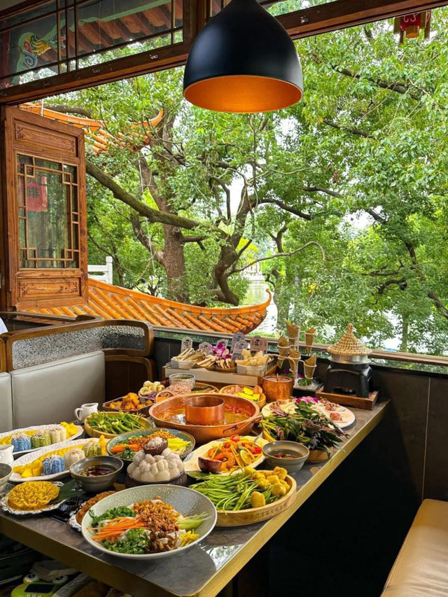 wild mushroom hotpot by Cuihu Lake!