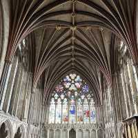 Exeter Cathedral – Devon’s Majestic Stone Crown of Faith & Time