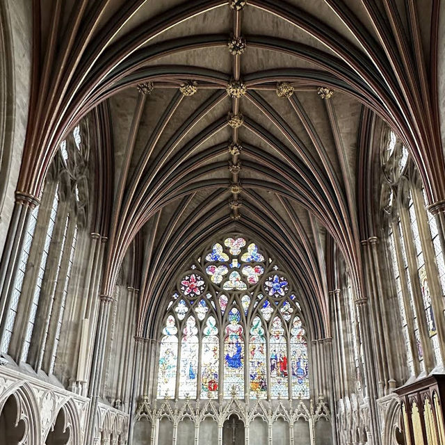 Exeter Cathedral – Devon’s Majestic Stone Crown of Faith & Time