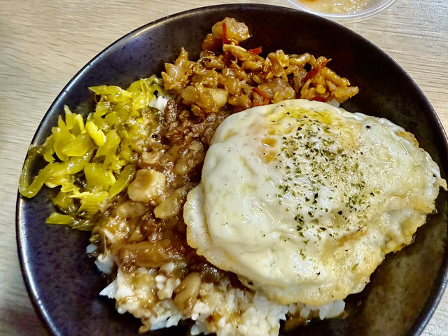 高雄江湖傳說(江振誠)非吃不可的美食餐廳.(良夥牛肉燥飯)是我在高雄10個月吃過最好吃.第一名小吃美食餐廳.值得推薦大家 高雄江湖傳說(江振誠)非吃不可的美食餐廳.(良夥牛肉燥飯)是我在高雄10個月吃過最好吃.第一名小吃美食餐廳.值得推薦大家
