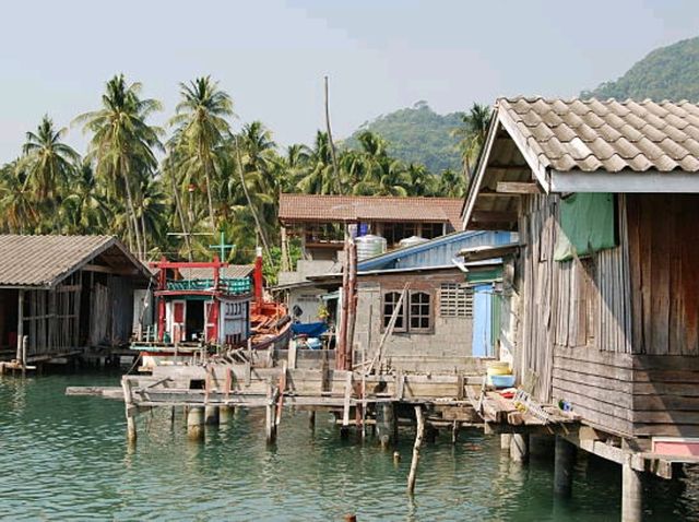 코창(Koh Chang) – 정글과 해변이 공존하는 섬