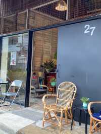 ☕✨ Hood Cafe หาดใหญ่ คาเฟ่บ้านไม้เก่าสุดวินเทจ ✨