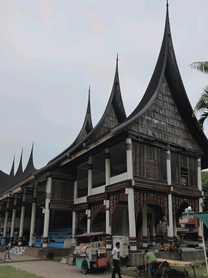 จัตุรัสอิหม่ามบนจอล: หัวใจสีเขียวของปาดัง