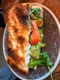 CAFÉ WITH GREAT COFFEE & PASTRIES.