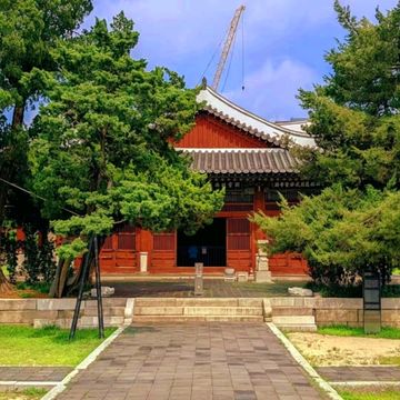 🏯 Donggwanwangmyo Shrine – Seoul’s Ancient Temple of Loyalty 🏯 Donggwanwangmyo Shrine – Seoul’s Ancient Temple of Loyalty