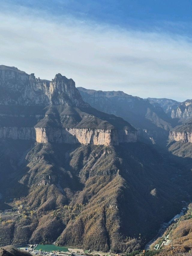 เดินริมผาที่อุทยาน Tianjieshan — สวย อลังการ เดินริมผาที่อุทยาน Tianjieshan — สวย อลังการ