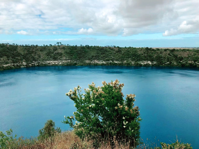 靛藍之心：南澳甘比爾山的藍湖奇蹟